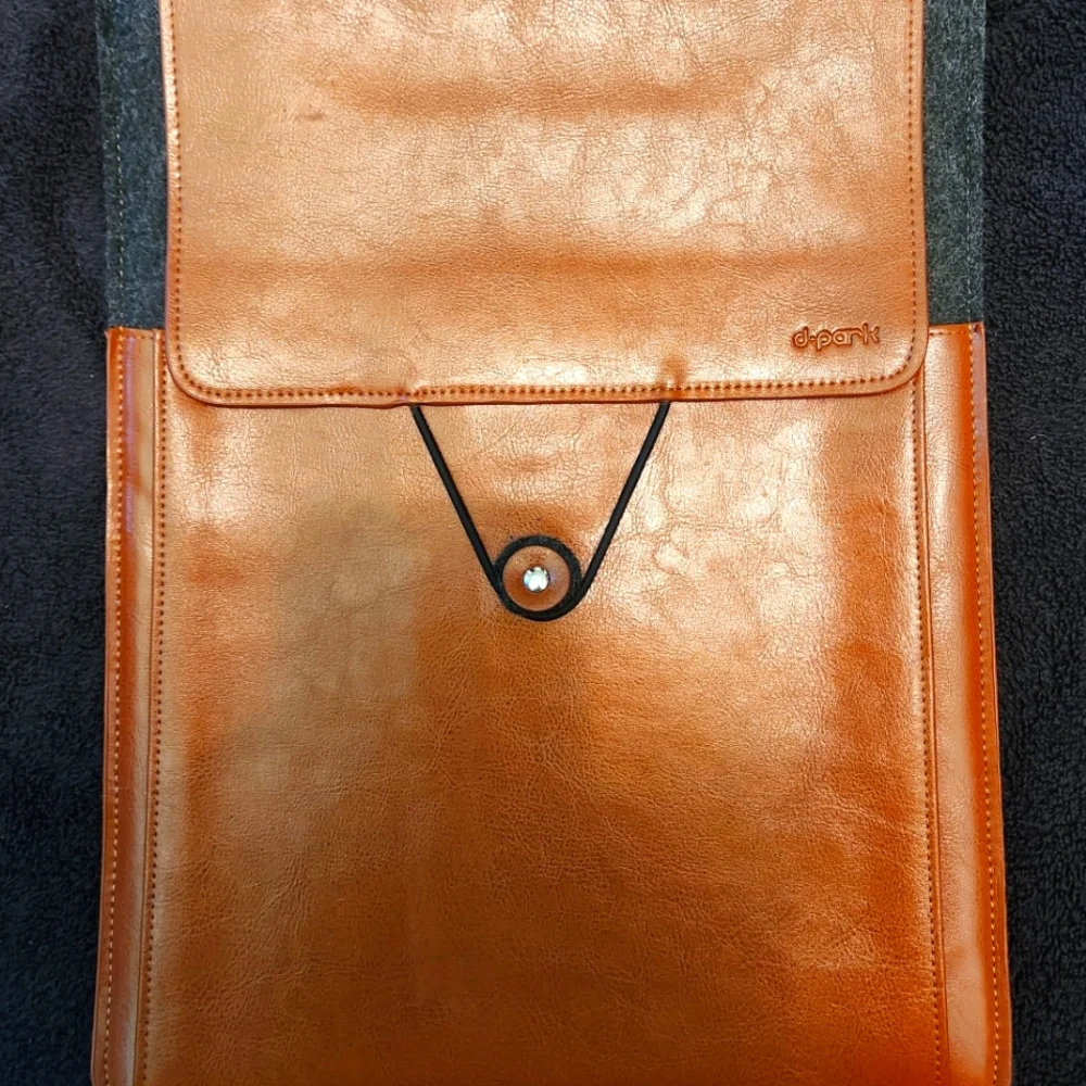 Leather tablet/computer sleeve